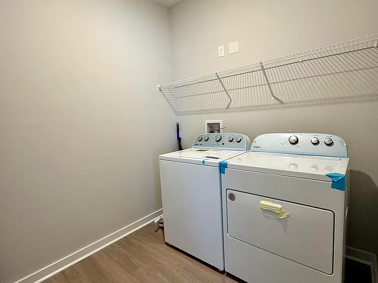 2413 Rushes Ave — Photo 13