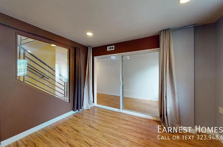 11622 Oxnard St — Photo 33