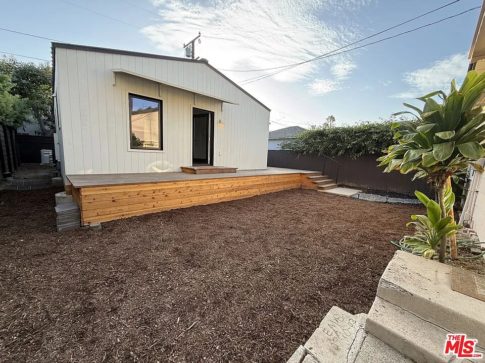 2 bed, 2.0 bath, 800 sqft, $4,300 — Photo 1