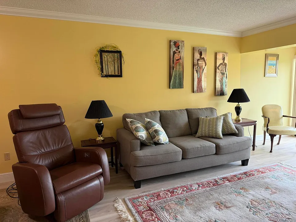 1121 Cactus Ter #202