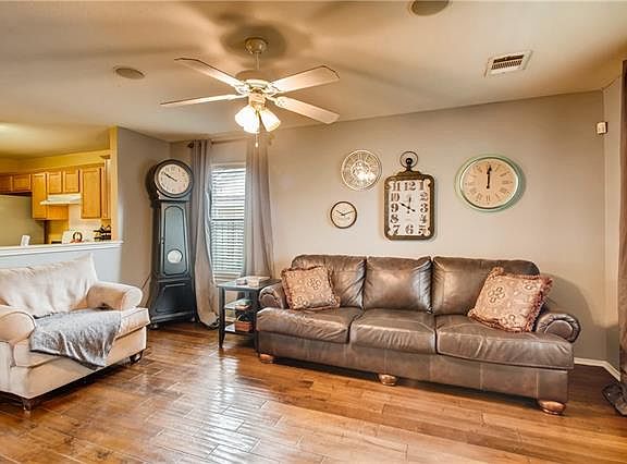 4th image of 2708 Amberglow Ct
