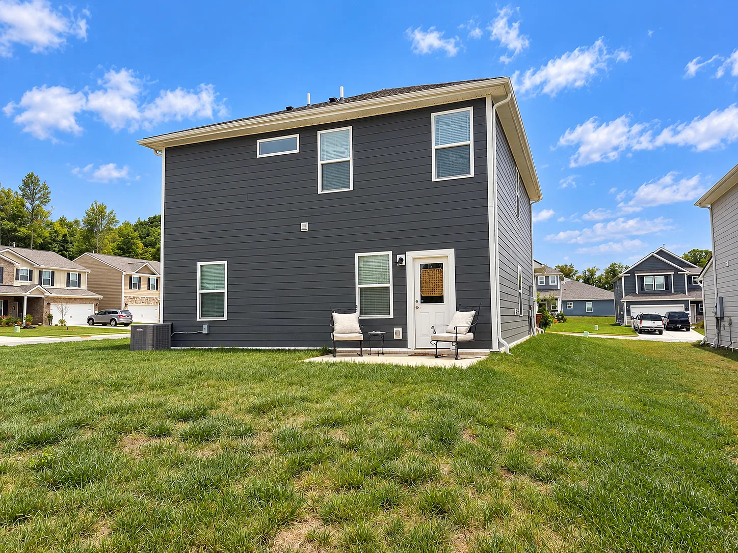 3 bed, 2.5 bath, 2025 sqft, $2,395 — Photo 3