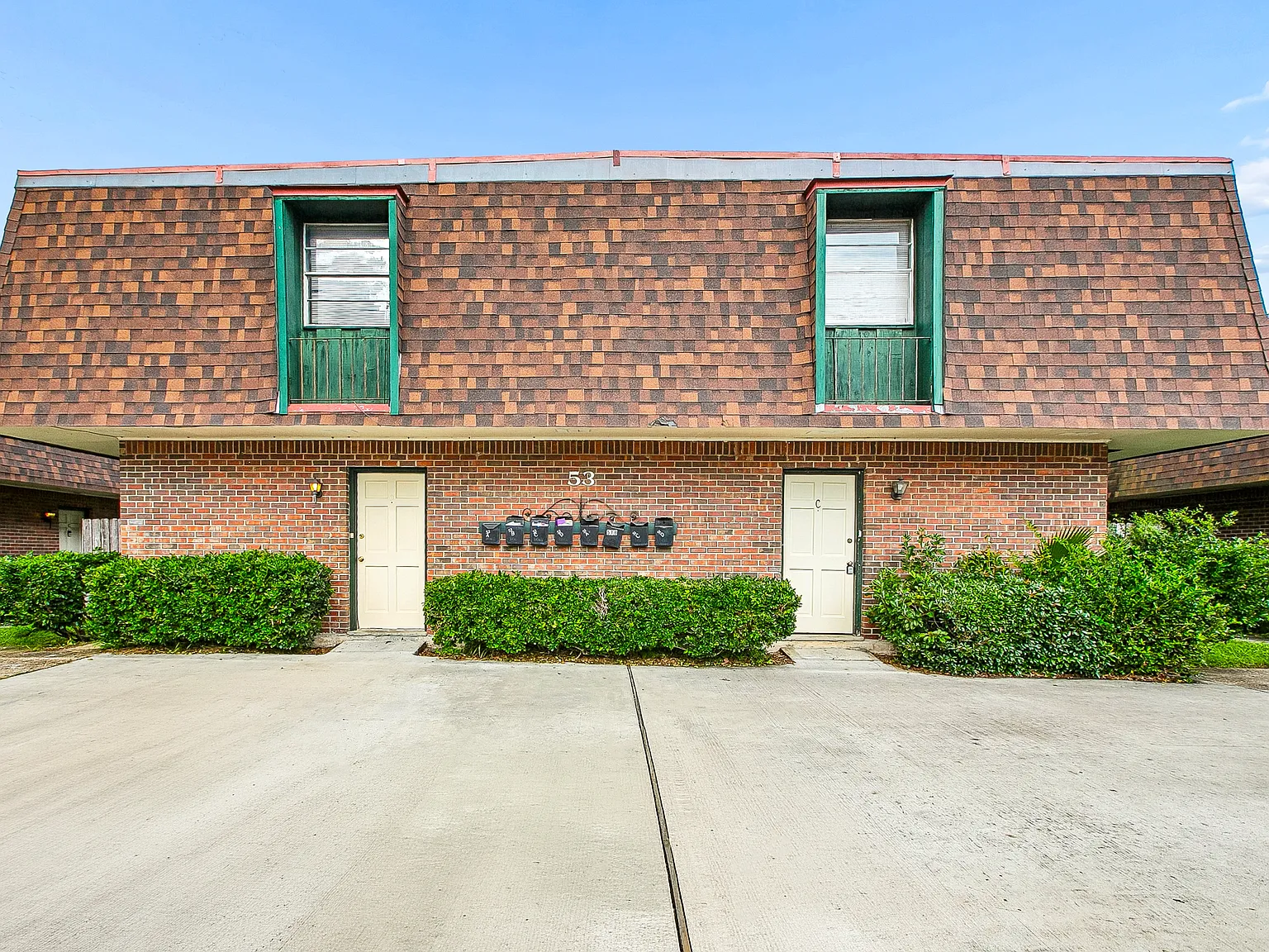 2 bed, 1.5 bath, 1325 sqft, $1,375 — Photo 2
