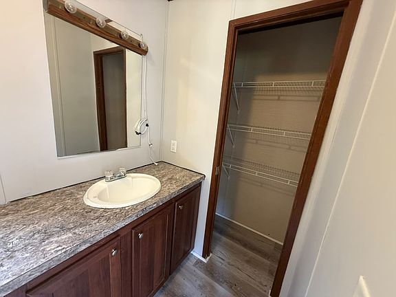 5th image of 212 W Saunders Rd #103