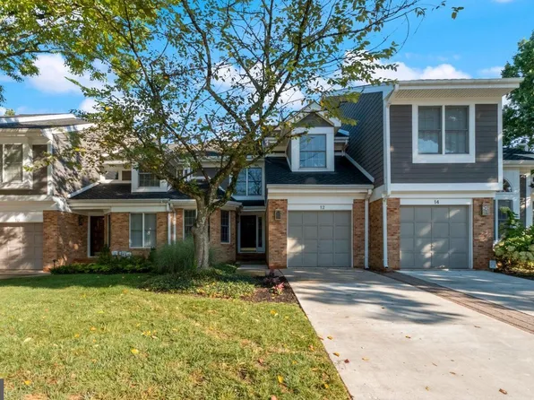 12 River Oaks Cir, Baltimore, MD 21208