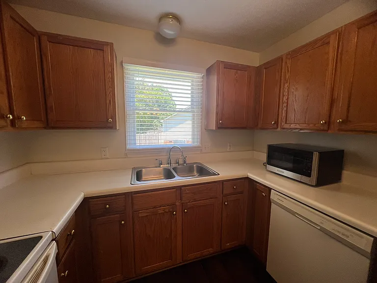 500 Chinaberry Ln — Photo 9