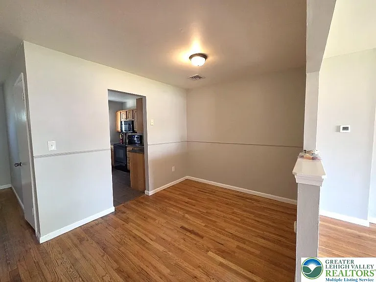 1747 Schoenersville Rd — Photo 5