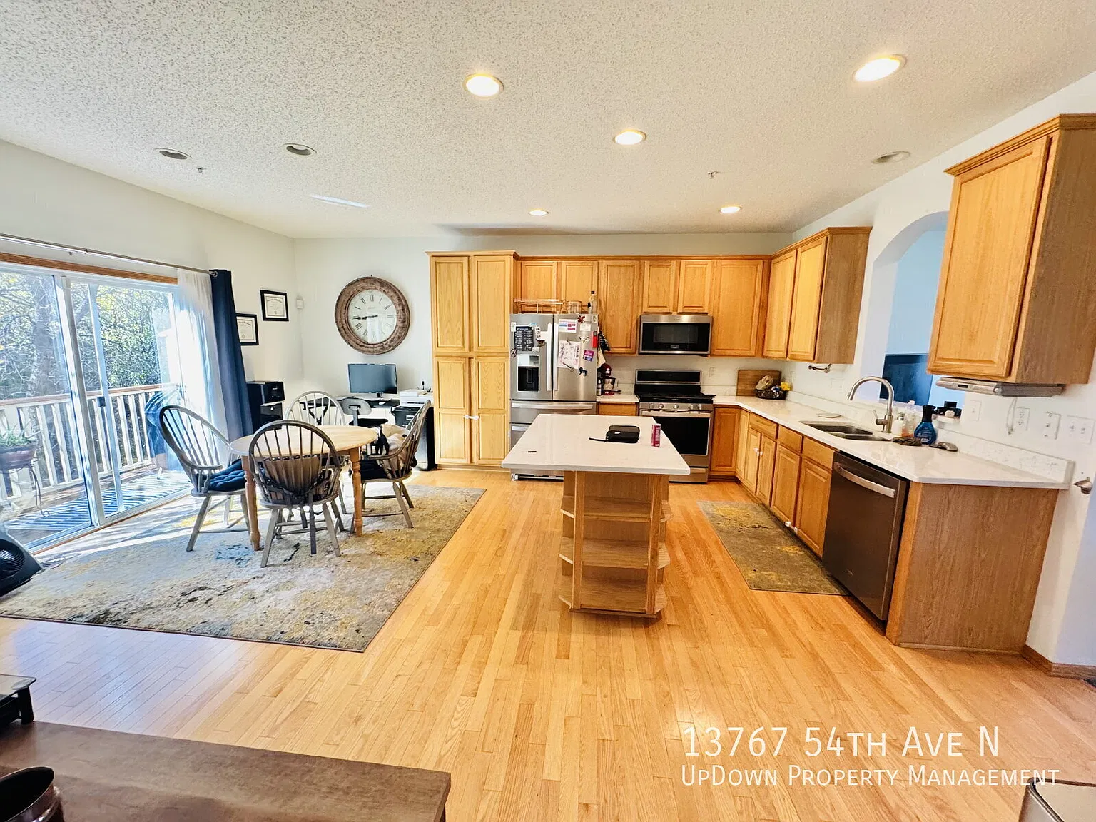 Fall/ Winter Special!) $200 Off For The First 3 Months With A Minimum 10 Month Lease. Stylish 3 F... — Photo 2