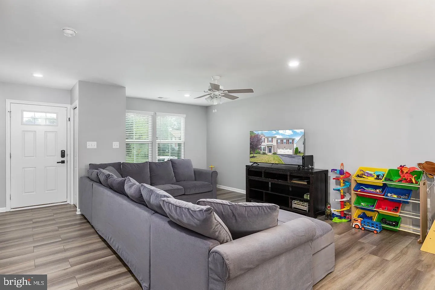 4 bed, 2.5 bath, 1680 sqft, $2,900 — Photo 2