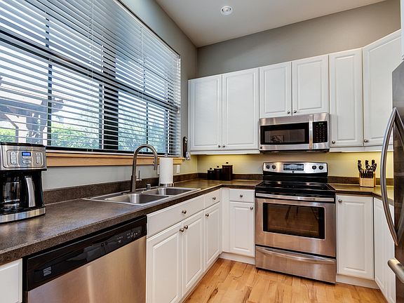 5th image of 530 W Doty St Unit 101