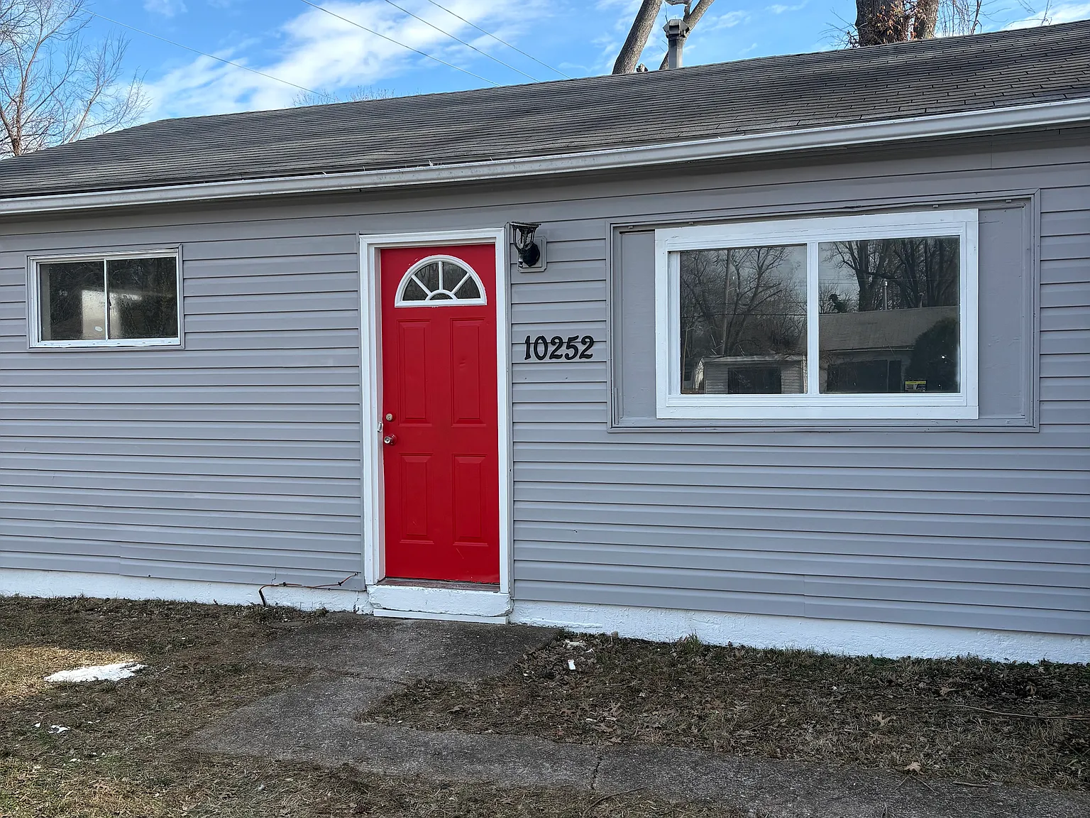 3 bed, 869 sqft, $1,325 — Photo 1