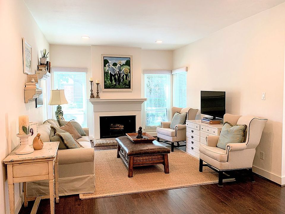 Bright welcoming Living Room