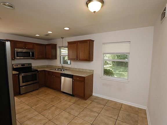 5th image of 1042 Townsend Blvd