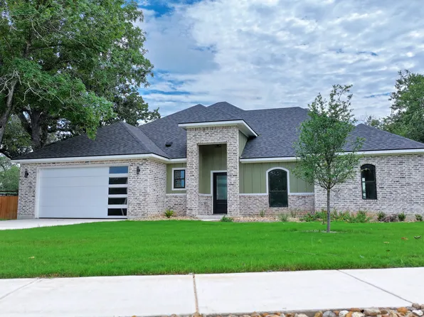 129 CHINABERRY HILL, La Vernia, TX 78121