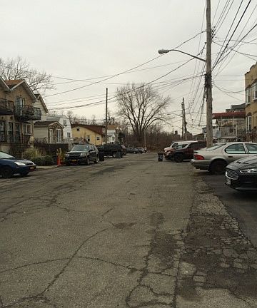 5th image of 212 Betts Ave