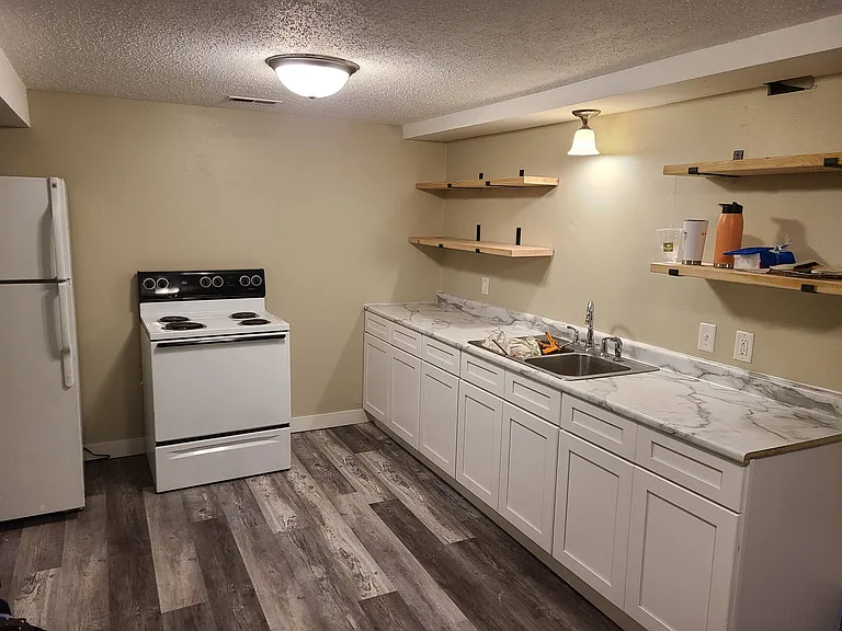 1804 Southlawn Dr #B — Photo 10