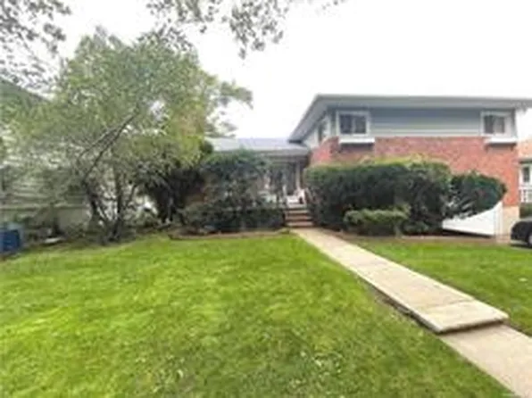 262-37 Grand Central Parkway image 1 of 10