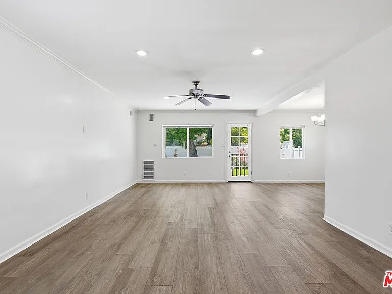 6033 Fallbrook Ave — Photo 3