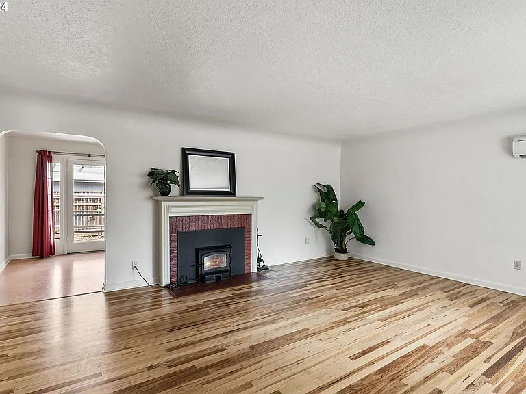 735 E 23rd Ave — Photo 11