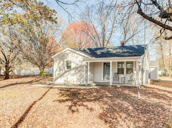 275 S 27th St, Belleville, IL 62226