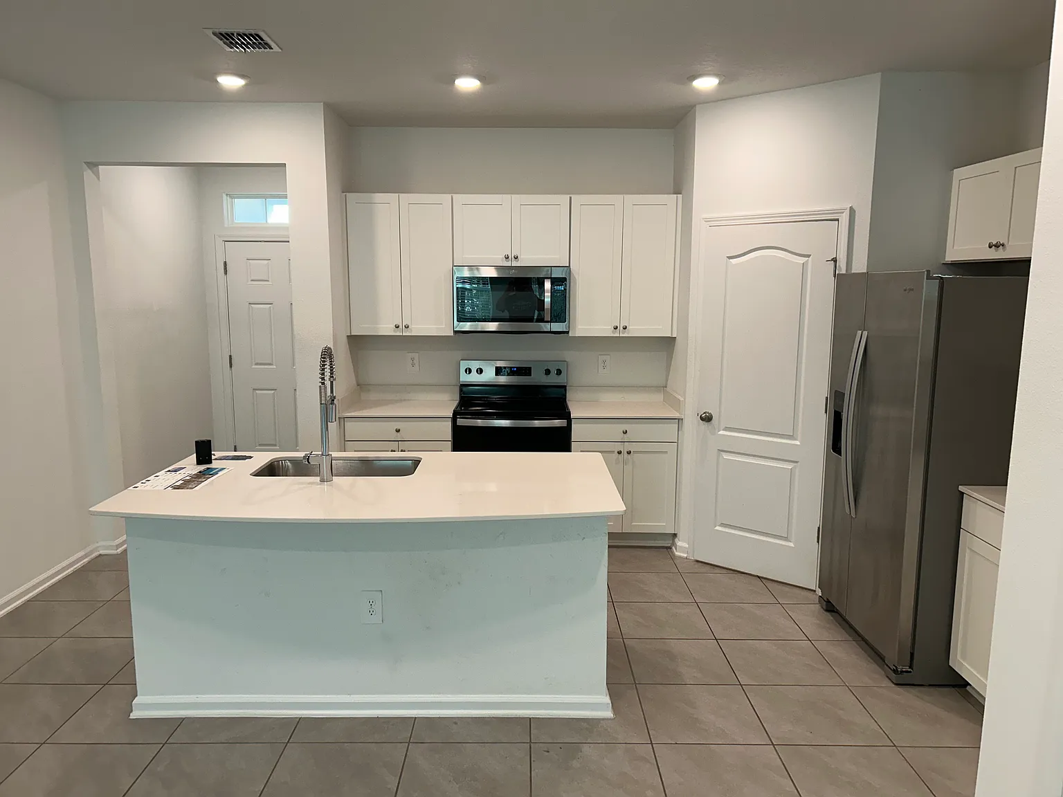 2 bed, 2.5 bath, 1443 sqft, $1,800 — Photo 4