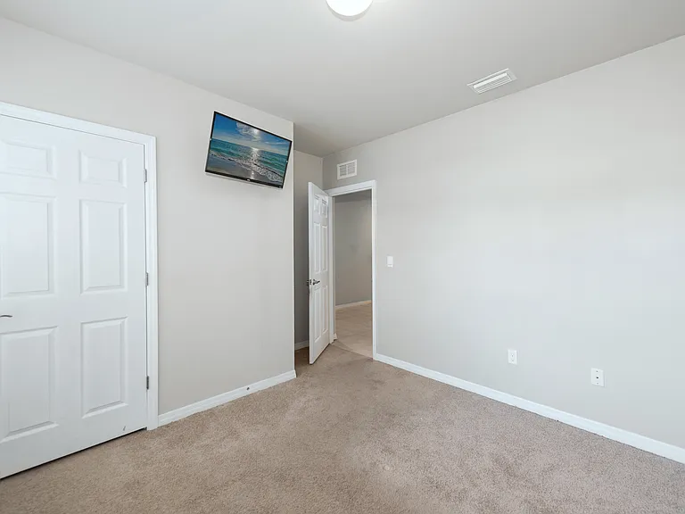 20550 Charles St — Photo 12