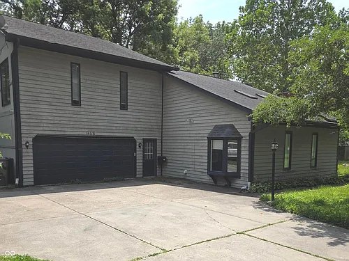 945 Fox Hill Dr Photo 1