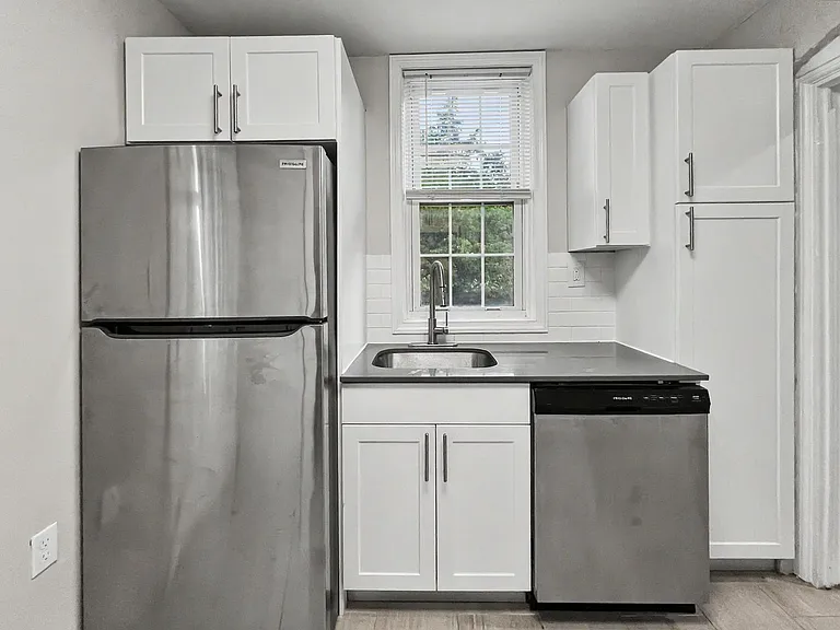 1012 E Lancaster Ave — Photo 9