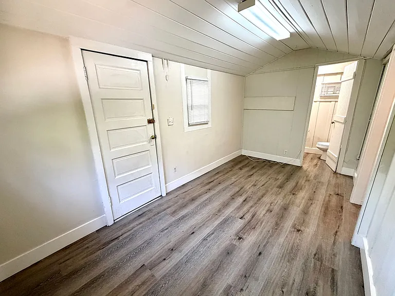 1273 N College Ave — Photo 12