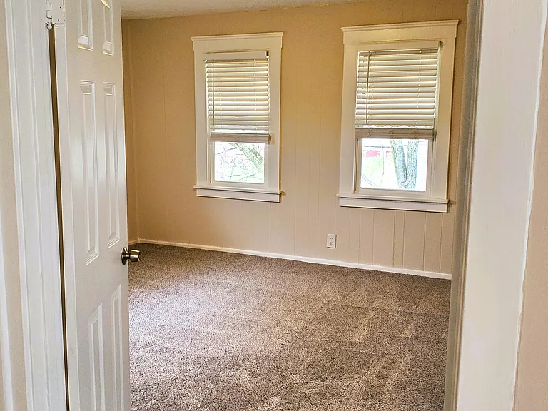 3136 W 40th St #2 — Photo 11