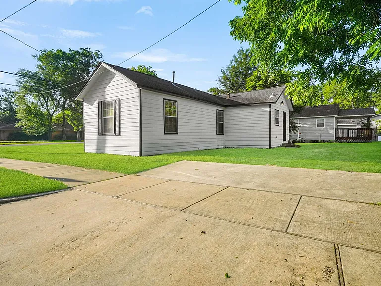 2102 N Galveston Ave — Photo 15