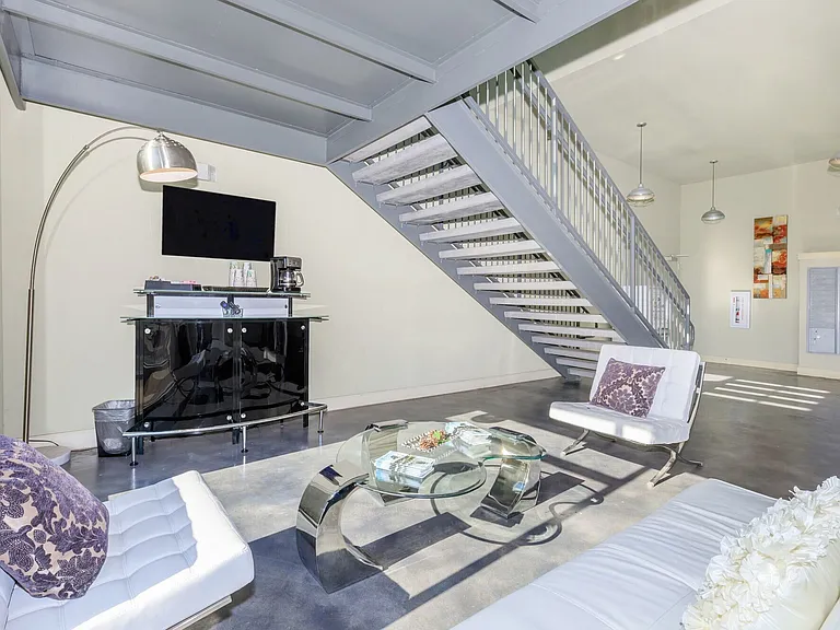 Franklin Place — Photo 17
