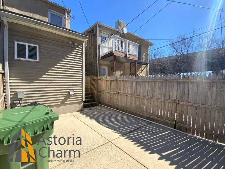1942 Light St — Photo 15