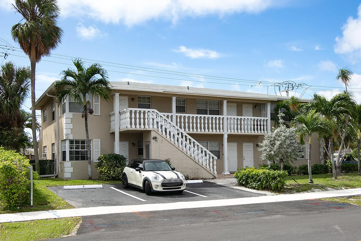 Building Photo - 1820 NE 56th St #5