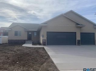 833 N Anthem Dr, Sioux Falls, SD 57110