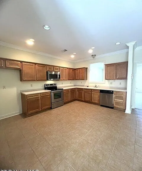 910 Jefferson Dr — Photo 4