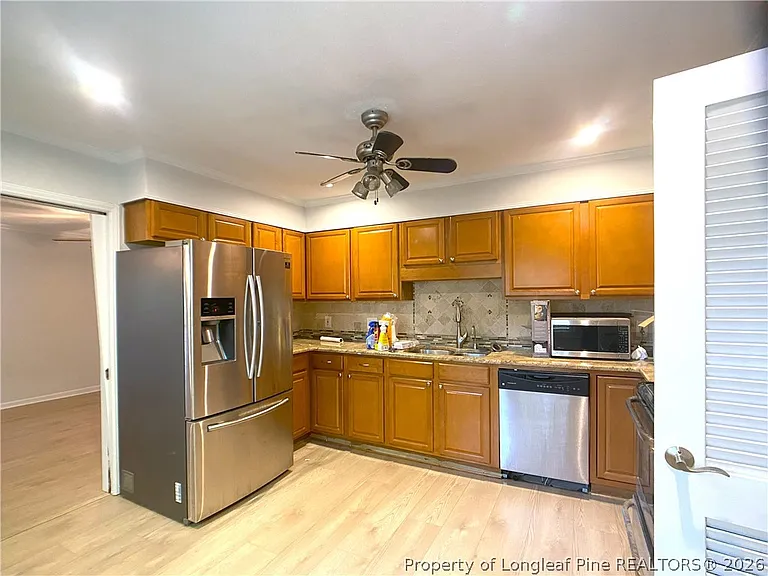 2721 Mirror Lake Dr — Photo 9