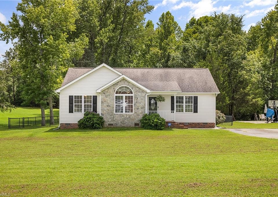1st image of 2417 Foxfire Ln
