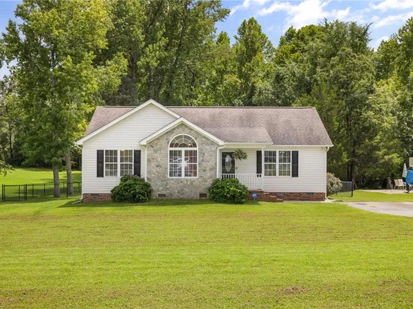 2417 Foxfire Ln, Burlington, NC 27217