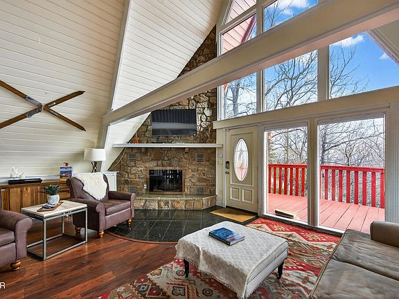 5th image of 1109 Ski View Dr