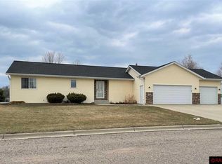 659 Luiken St, Lake Crystal, MN 56055
