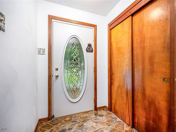 4th image of 325 Drummond Ave
