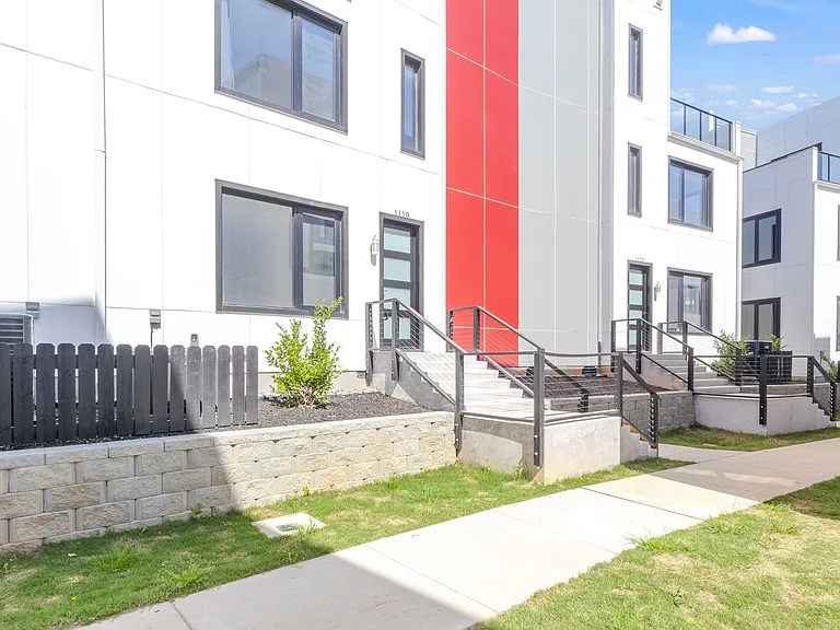 1110 Nova St — Photo 3