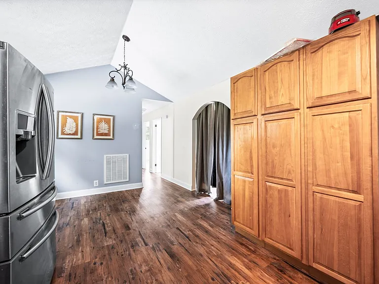 5409 Country Dr — Photo 13