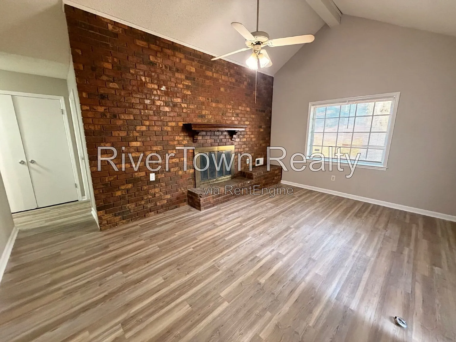 3 bed, 2.0 bath, 1388 sqft, $1,295 — Photo 4