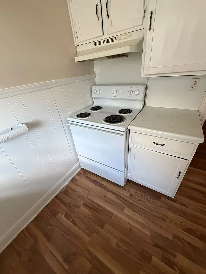 2271 Harrison Ave — Photo 3