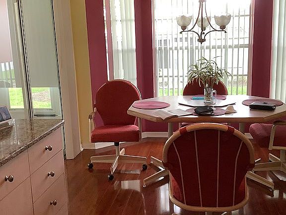 Kitchen Granite/ Eating Nook