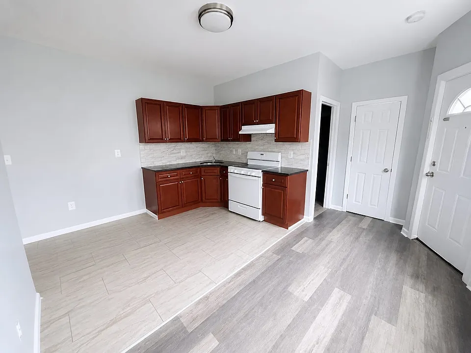 68-70 Lyon St #1