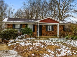 5700 Maldon Dr, Louisville, KY 40216