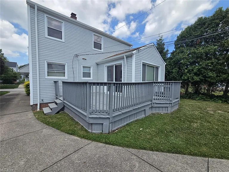 2413 Elmdale Rd — Photo 17
